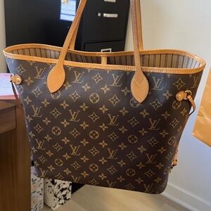 Authentic  Louis Vuitton Monogram Never Full MM Shoulder Bag.